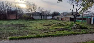 Право аренды земельного участка площадью 1335 кв.м. с кадастровым номером 23:42:0205003:11, расположенного по адресу: Краснодарский край, Ейский район, Ейское городское поселение, город Ейск, улица Б. Хмельницкого, 105. Разрешенное использование: «амбулаторно-поликлиническое обслуживание 3.4.1»…