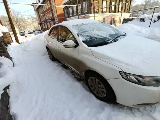 Kia Cerato, 2011 года, 126 лс, 175847 км еще Транспортное средство: Kia Cerato, VIN: KNAFU411AC5573202, 2011 г.в. Автомобиль требует ремонта: неисправен поворотник на левом зеркале заднего вида, неисправна аудиосистема, неисправен обогрев заднего стекла, при движении обнаружены стуки в ходовой…