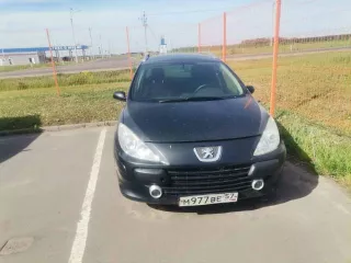 Автомобиль, Peugeot 307, 2007 г.в. VF33HNFUF84840462. Пробег 315000 по одометру, комплектация DSIG - климат, стеклоподъёмники все, АБС, панорамная крыша, Bluetooth, авто не на ходу - не заводится, причина неизвестна, кондиционер не работает, радиатор охлаждения основной течёт, машина давно стоит…