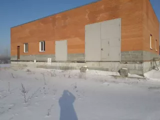 Здание, назначение нежилое, общей площадью 398,9 кв.м., этажность 2, адрес месторасположения: Омская область, г. Омск, пр-кт Космический, д. 21А. Кадастровый номер: 55:36:120302:4703. Земельный участок, категория земель: земли населенных пунктов, вид разрешенного использования: под строительство…