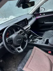 Kia K5, 2021. Автомобиль: марка/модель: KIA K5, идентификационный номер (VIN): XWEG2414BN0006517, наименование (тип ТС): легковой седан, категория: В, год выпуска: 2021, номер двигателя: G4NAMH621409, номер шасси (рамы): ОТСУТСТВУЕТ, номер кузова: XWEG2414BN0006517, цвет: белый-желтый-серый…