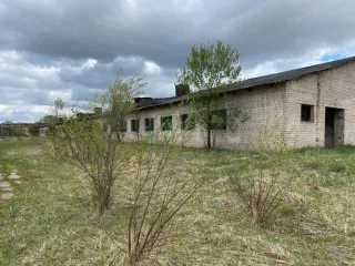 Нежилое здание (свинарник) 1 376,9 кв.м., земельный участок 18 052 +/-1 176 кв.м., Смоленская область, Гагаринский р-н, с/п Акатовское, д. Ивашково, стр. 4, кадастровые номера 67:03:1620101:511, 67:03:0030201:3220, земли сельскохозяйственного назначения - под производственной базой…