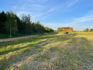 Земельный участок площадью 1489 кв.м. Расположен по адресу: Московская область, район Истра, д. Большое Ушаково, кадастровый номер 50:08:0070307:890. Участок расположен в охраняемом и огороженном коттеджном поселке «Долина Озер». За ограждением полоса смешанного леса. Добраться до ближайших…