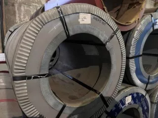 Рулон листового металла, толщина 0,45 мм, цвет RAL6005, вес 3790 кг.