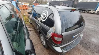 Автомобиль марки Chrysler Voyager (годные остатки). VIN W1A8GYB3596Y106850, 2006 г.в., рег. №HU 3931, объем двигателя 2776 см3, серого цвета, ключ т.с., свидетельство о регистрации AF 0575849. Имущество продается в том виде, в каком оно есть, и в случае продажи возврату/обмену не подлежит. За…
