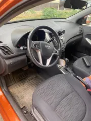 Hyundai Solaris 2015 года выпуска, гос номер У434МК30, VIN Z94CT51DBFR144817, приобретен в период брака, является совместно нажитым имуществом. Автомобиль находится в залоге у Совкомбанка.