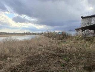 Жилой дом, площадь 71,5 кв.м., назначение: жилое, количество этажей: 1, кадастровый номер: 54:13:010808:193 на земельном участке, площадь 1479 кв.м., кадастровый номер: 54:13:010808:39. Местонахождение: Новосибирская область, Краснозерский район, рабочий поселок Краснозерское, площадь Кирова, дом…