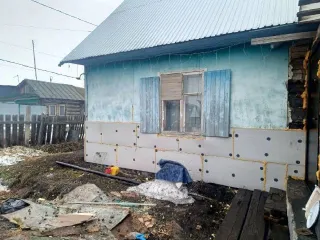 1/4 доля жилого дома 36,3 кв.м и 1/4 доля земельного участка 1407 кв.м в Курганской области, кадастровый номер дома: 45:23:040102:334, кадастровый номер земельного участка: 45:23:040102:101