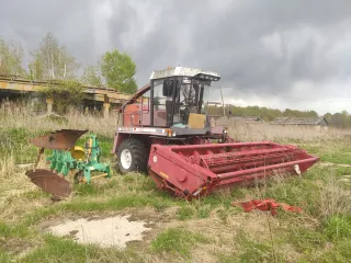 Кормоуборочный комбайн КСК-600, 2014 года выпуска, заводской номер 934, государственный регистрационный знак 3580вр33, масса 7780 кг. В комплекте жатка для трав КГС-0200000, заводской номер 995, масса 1700 кг, 2013 года выпуска, и подборщик КГС-0900000, заводской номер 777, масса 860 кг, 2014 года…