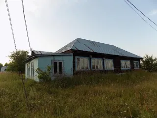Нежилое здание школы общей площадью 314,9 кв.м, нежилое здание котельной площадью 17,2 кв.м, расположенные на земельном участке площадью 4457 кв.м. Адрес: Республика Башкортостан, Краснокамский район, с.Нижняя Татья, ул.Ленина д.69. Материалы наружных стен здания: бревенчатый. Количество этажей: 1…