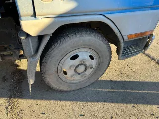 Автомобиль Mitsubishi Canter  категория C , гос.рег.знак М363НА27, идентификационный номер  VIN  отсутствует, год выпуска 2001, цвет синий