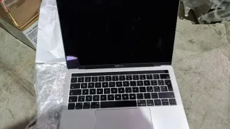 Apple MacBook Pro 13-inch 2016, серебристый, модель A1706 (EMC3071, серийный номер C02T506AGYFH), MacBookPro13,2, четыре порта Thunderbolt 3. Б/у, 2016 года выпуска. Продается как есть, без права возврата или обмена. Продавец не несет ответственности за скрытые дефекты.