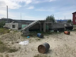 Объект незавершенного строительства: проектируемое назначение: иное сооружение (здание кафе «Моя семья»), кадастровый номер 89:10:010102:2154, степенью готовности 10 %, площадью 438,3 кв.м, расположенного по адресу (местонахождение объекта): ЯНАО, г. Надым, проезд 1-й Объект незавершенного…