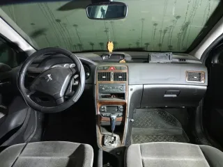 Пежо 307 2005 года выпуска, VIN VF33CNFUE83862930. Находится в залоге.