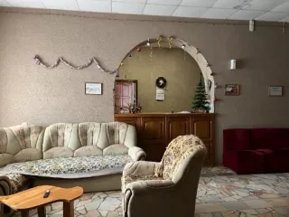 Нежилое здание – гостиница «Lotos», кадастровый номер 23:13:0103069:34, площадью 1057,5 кв.м.; движимое имущество (мебель), находящееся в здании гостиницы «Lotos» в количестве 230 единиц; право пользование земельным участком на условиях аренды, площадь 3 119 кв.м., кадастровый номер…