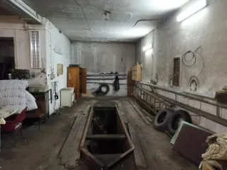 Земельный участок 2650 кв.м с постройками Котлас, кадастровый номер 29:24:010204:82 с расположенными на нем объектами недвижимого имущества: здание гаража котласской поликлиники, кадастровый номер 29:24:010204:210, здание склада котласской поликлиники, кадастровый номер 29:24:010204:209; здание…