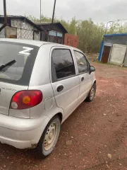 Daewoo Matiz 2010 года, 51 л.с., пробег 62503 км. VIN: XWB4A11CDAA293160. Цвет кузова: серебристый. Номер двигателя: F8CV 512790KC2. Двигатель снят, автомобиль разукомплектован.