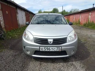 Dacia Sandero 2009 года, серебристый, VIN: UU1BSDBNH41395213, ПТС: 35УВ 928060, госномер: Е596ТС35, мощность 75 л.с. (55 кВт), объем двигателя 1149 см³, бензиновый двигатель.