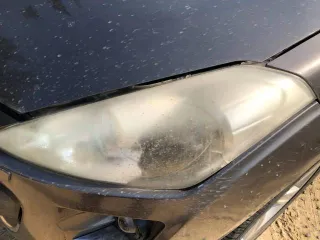 Автомобиль Peugeot 4007 2010 года, VIN Z8TVUSFZFAM940298. После ДТП имеются повреждения передних фар (лопнут внешний пластик, внутри отражатели рассыпались). Передний бампер, решётка радиатора повреждены. По кузову имеются места коррозии, по дну автомобиля присутствуют сквозные ржавчины. Работает…