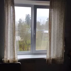 Однокомнатная квартира, Ленинградская область, пгт. Лесогорский, ул. Труда, д. 7, кв. 5, кадастровый номер 47:01:0501002:1122, площадью 37 кв.м. Квартира находится на втором этаже пятиэтажного дома. В квартире есть косметический ремонт, пластиковые окна, застеклен балкон, все коммуникации работают…