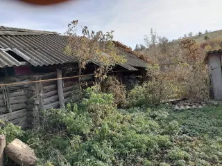 Доля дома 35,1 м² и земельного участка 1937 м² в Ульяновской области. 1/3 доля жилого дома, площадь 35,1 кв.м., назначение: жилое, количество этажей: 1. 1/3 доля земельного участка, площадь 1937 кв.м., назначение: земли населенных пунктов. Адрес: Россия, Ульяновская обл., Новоспасский р-н, с…