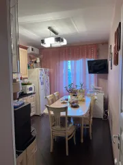 Жилое помещение (квартира) кад. № 78:40:0008341:11099, расположенная по адресу: Санкт-Петербург, пр-кт. Ленинский, д. 72, корп. 1, литера А, кв. 555, площадью 87,3 кв.м. Спальня 14 м2, детская 16,4 м2, гостиная 18,4 м2, кухня 14,2 м2, гардеробная 3,7 м2, прихожая 12,9 м2, санузел с ванной и…