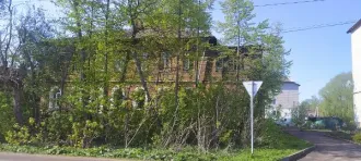 Нежилое здание 311,7 м² и земельный участок 994 м², Ярославская область. Нежилое здание, 3-х этажное, кадастровый номер 76:19:020102:143, общей площадью 311,7 кв.м., расположенное по адресу: Ярославская область, г. Ростов, ул. Февральская, д.7. Земельный участок, общей площадью: 994 кв.м…