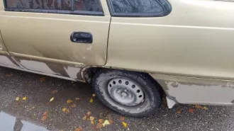 Автомобиль Daewoo Nexia GLE, 2011 года выпуска, государственный регистрационный номер Х825АК142. Кузов со следами коррозии на арках, дверях, порогах и капоте, также есть трещина на ветровом стекле и сколы. Установлена защита ДВС и КПП, не работает стрелка указателя скорости (необходима замена…