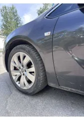 Opel Astra, 2012 года, 140 лс, 228428 км, VIN XWFPF2DC10014921, легковой комби (хэтчбек), кузов XWFPF2DC10014921, цвет черный, 1 ед., (машина имеет очаги коррозии, ржавчина, сломано крепление на заднем бампере)