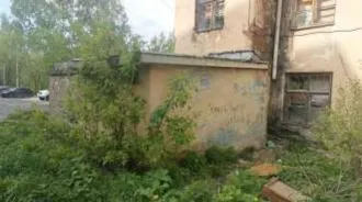 Нежилое здание склада общей площадью 37,7 кв. метра, нежилое здание гаража общей площадью 21,9 кв. метра, нежилое здание ГПТУ № 57 общей площадью 1 108,7 кв. метра, земельный участок общей площадью 1782 кв. метра Характеристики нежилого здания склада: кадастровый номер: 74:25:0303003:73; общая…