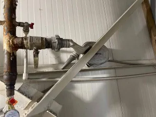 Земельный участок общей площадью 1924 +/- 15 кв.м с кадастровым номером 70:20:0000001:3716 расположен по адресу: Российская Федерация, Томская область, Городской округ город Стрежевой, город Стрежевой, ул. Коммунальная, участок 148. Категория: земли населенных пунктов, вид разрешенного…