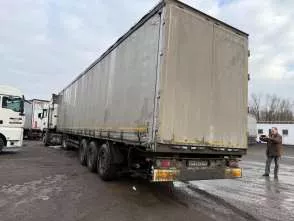 Полуприцеп Kogel S24-1, VIN WKOS0002400215148, г.р.з. ЕК 6683 50. Дополнительную информацию об имуществе и порядке ознакомления можно получить по тел.: 89602058149 или по e-mail: spirina_k@bk.ru по рабочим дням в период приема заявок.
