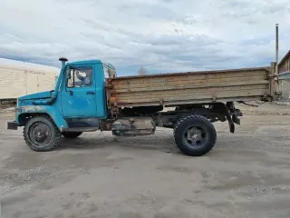 ГАЗ-САЗ 35071 1996 автомобиль ГАЗ-САЗ 35071, г.в. 1996, VIN: XTH330900T0787163, г/н: О491МС11, документы: нет, ключи: нет, примечание: в ходе внешнего осмотра установлено наличие колес, запасное колесо, кузов бортовой, кабина, фары, заднее стекло в кабине разбито, лобовое стекло в кабине имеет…