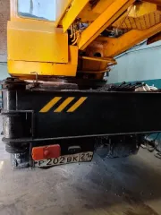 Автокран КС-3577-4 1994 года выпуска, идентификационный номер (VIN) XVN357740R0007327, паспорт транспортного средства 21 КН 423952, модель и номер двигателя ЯМЗ-236М2-21088, цвет оранжевый, мощность двигателя 180 (132 кВт), рабочий объем 11150 см3, разрешенная максимальная масса 15820 кг. За время…