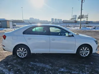 SKODA RAPID 2022. Легковой автомобиль SKODA RAPID VIN: XW8AC6NH4NK116864, 2022 г.в. (в залоге у ПАО "Сбербанк"). Требуется проведение сервиса, замены элемента питания в ключе, функция аварийного вызова работает с ограничениями.