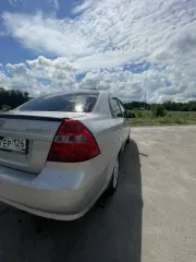 Chevrolet Aveo, 2007 года, 93,9 лс, 285 680 км, АКПП. Автомобиль марки Шевроле Авео модель CHEVROLET AVEO, 2007 г.в. VIN номер KL1SA697J8B088163. Имущество обременено залогом Банка ВТБ (ПАО). Визуальных дефектов по кузову нет, требуется замена кнопки на селекторе, требуется замена одного фиксатора…