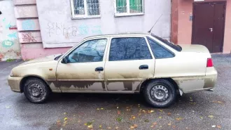 Автомобиль Daewoo Nexia GLE, 2011 года выпуска, государственный регистрационный номер Х825АК142. Кузов со следами коррозии на арках, дверях, порогах и капоте, также есть трещина на ветровом стекле и сколы. Установлена защита ДВС и КПП, не работает стрелка указателя скорости (необходима замена…