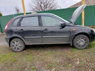 Лада Калина 2010 года, VIN: XTA111940A0113921, цвет черный.