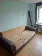 1/4 доли комнаты 14,7 кв.м, Саратовская область, г Балаково, ул Вокзальная, д 12, кв 16, к 124, кадастровый номер: 64:40:020404:2257. В имуществе имеются доли, принадлежащие несовершеннолетним сособственникам.