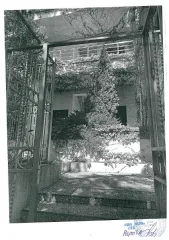 Нежилое помещение площадью 105.2 кв.м, расположенное по адресу: Республика Крым, г. Ялта, пгт. Отрадное, ул. Мориса Тореза, д.16А, п. 4. Кадастровый номер 90:25:060201:3323, без доступа в помещение. Общая площадь 105.2 кв.м, расположено на этаже №2. Назначение нежилое.