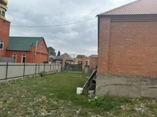 Жилой дом площадью 219,2 кв.м, кадастровый номер 20:12:0701001:1091; Земельный участок для ведения личного подсобного хозяйства площадью 2548+/-35 кв.м, кадастровый номер 20:12:0701001:805. Информация о зарегистрированных лицах и коммунальных задолженностях не предоставлена. Общая площадь 2767,2…