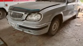 ГАЗ-31105 2008 года выпуска. Объем двигателя 2429 см³, мощность 72,2 кВт. Коробка передач механическая, 5-ступенчатая, привод задний. Государственный регистрационный знак Р168РА 22. VIN номер X9631105081425959. Экологический класс не указан. Дата регистрации 2001-03-01. Модель GAZSff05.