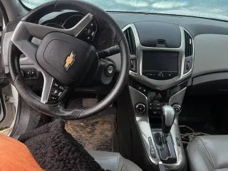 Chevrolet Cruze, 2013 года, 140 л.с., АКПП, VIN: XUFJA6989E3007718, гос. рег. номер: В526ХЕ777, год изготовления: 2013. ТС находится в залоге у Публичное АО "Совкомбанк".