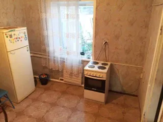 1/2 доли двух квартир и двух земельных участков, Омская область; 1/2 доля квартиры и 1/2 доля земельного участка в Омской обл.; еще 1/2 доля квартиры и 1/2 доля земельного участка в Омской обл.; жилое помещение с кадастровым номером 55:23:310103:280, адрес: Омская область, Русско-Полянский район…
