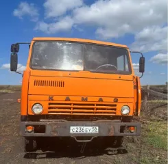 КАМАЗ-5511 1990 года выпуска, цвет желтый, номер кузова 1370800, шасси, рама №0318478. Автомобиль находится в неисправном состоянии, не на ходу.