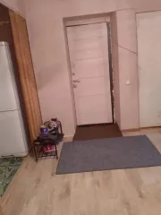 Квартира 58,7 кв.м, Иркутская область, кадастровый номер: 38:07:020209:176, расположенная по адресу: Иркутская область, Казачинско-Ленский район, р. п. Магистральный, мкр-н 1, д. 20, кв. 2.