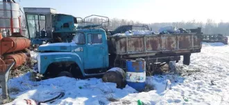 Грузовой автомобиль, марка: ЗИЛ, модель: 130, год изготовления: 1983 г.в., г/н: У946ВА124. В неисправном состоянии  замена двигателя, АПК, отсутствуют колеса, аккумулятор, множественные царапины, сколы кузова и салона . ПТС и СТС отсутствуют.