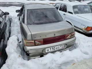 ВАЗ 21103 2000 года, госномер Н110ХО11, VIN: XTA21103010273512. Цвет кузова бежево-стальной с черными ставками. На заднем бампере имеется трещина. Отсутствуют передние боковые стекла на дверцах, проемы закрыты пленкой. Имеется один комплект ключей (11-006224-1). Техническое состояние транспортного…