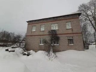 Земельный участок 623 кв.м и нежилое здание 368,8 кв.м, Архангельская область. Земельный участок площадью 623 кв.м, кадастровый номер 29:05:130109:5 (реестровый номер федерального имущества P11770003970), категория земель – земли населенных пунктов, вид разрешенного использования – для…