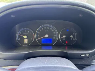 Hyundai Santa Fe 2.7 GLS AT 2007 года выпуска, VIN KMHSH81DP8U248868. Автомобиль на ходу, пробег около 312 000 км, техническое состояние не исследовалось.